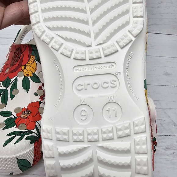 Crocs Limited Edition Floral Clogs - Picture 7 of 9